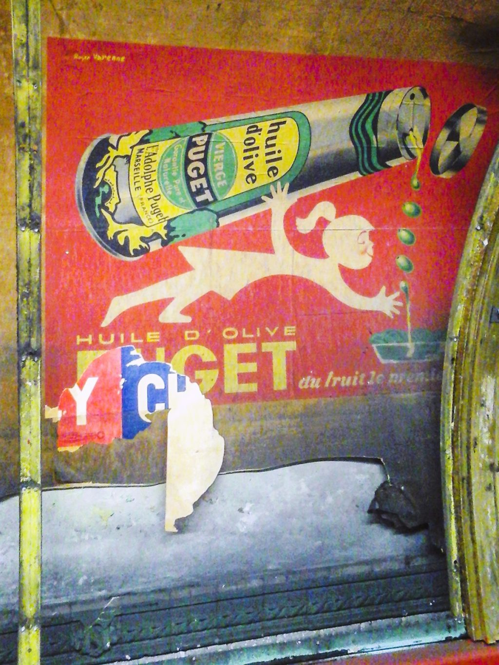 Advertising time capsules at Marcadet-Poissonniers station in the form of vintage 1950s posters.